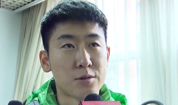 很多人因为害怕担责，所以不敢签这样的合同，可当年韩强刚毕业，为了能往上爬，闭着眼就把这合同签了下来。